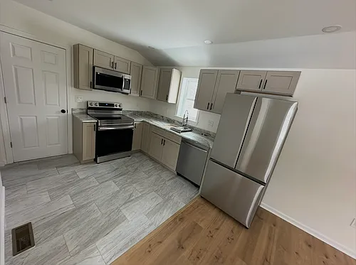 19 Leslie Rd Photo 1