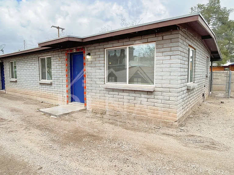 1404 W Fresno St #1 — Photo 1