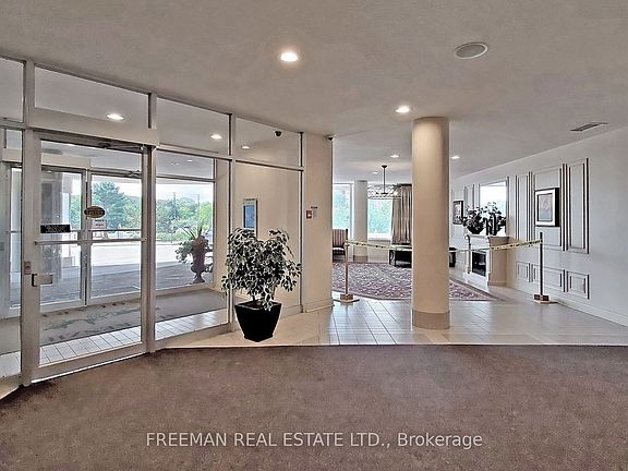 5th image of 326 Major Mackenzie Dr E #625
