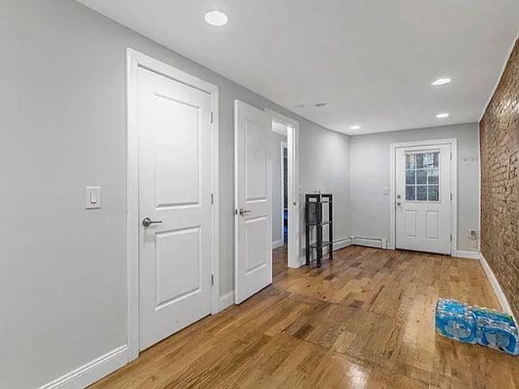 5th image of 887 Lafayette Ave APT 1A