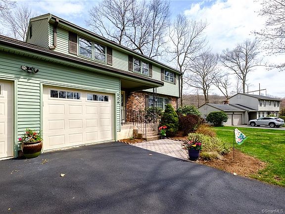 3rd image of 128 Deerfield Dr