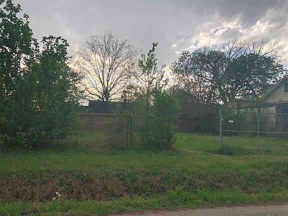 4th image of 9247 E Avenue L
