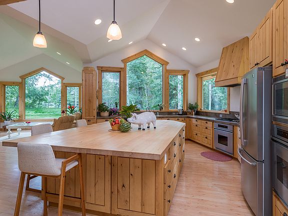 2nd image of 101 Willow Rd