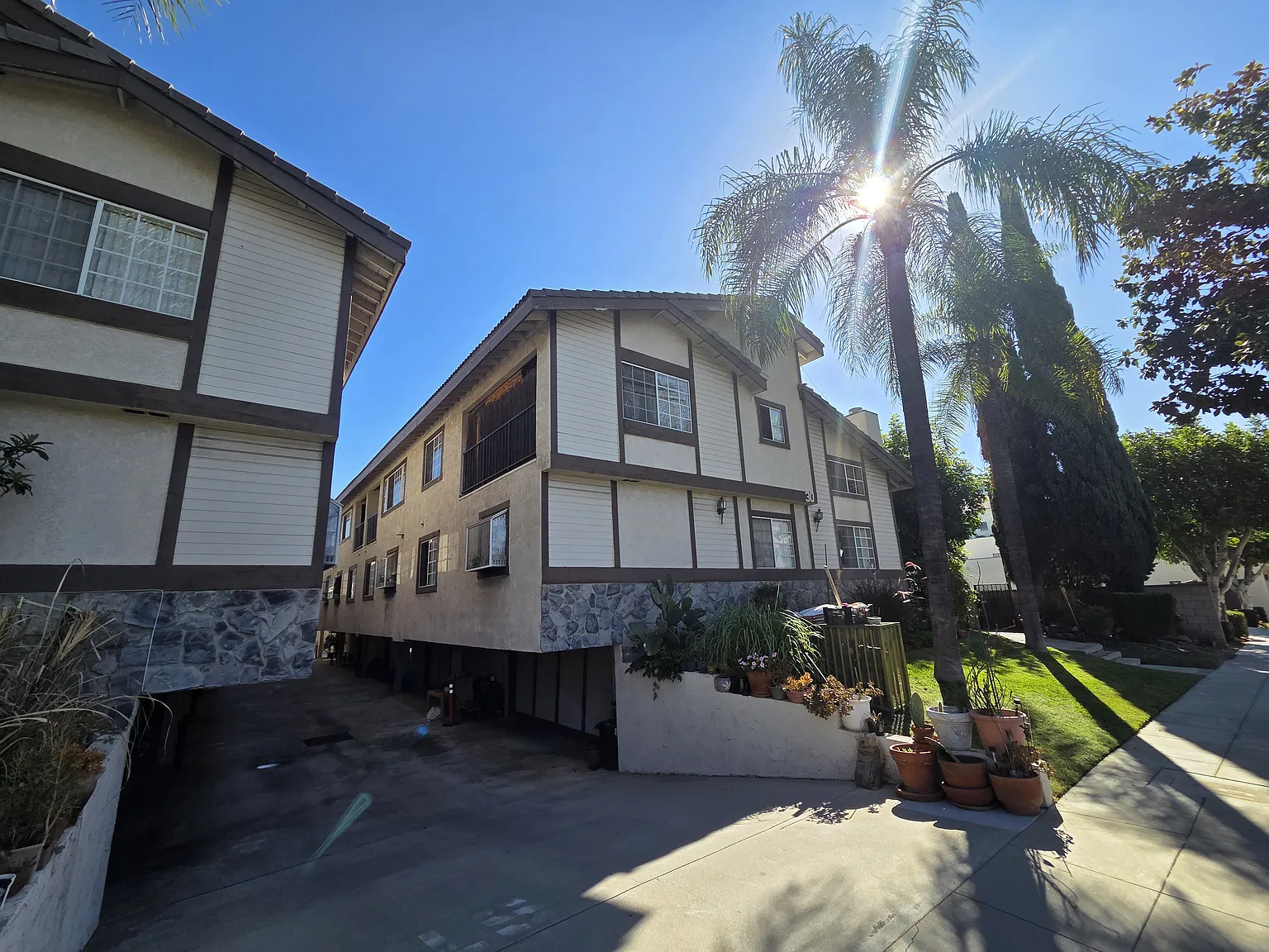 3 bed, 1618 sqft, $3,850 — Photo 2