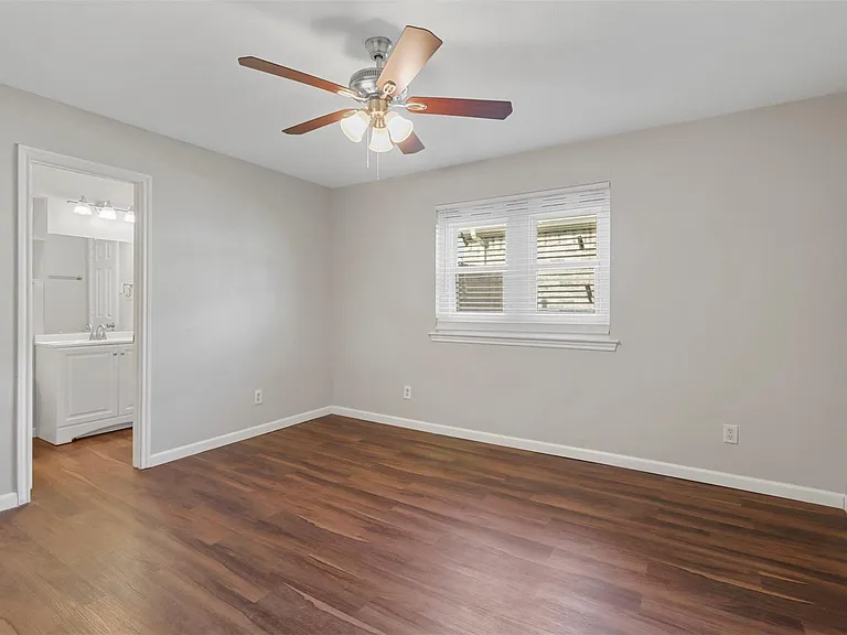 1716 Manor Garden Curv — Photo 5