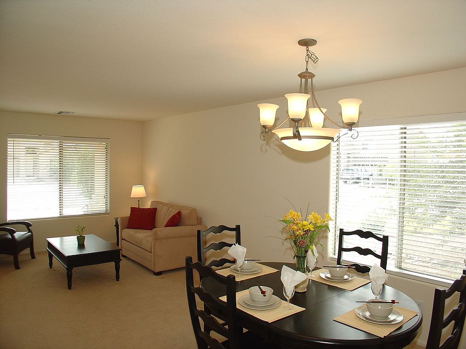 Living Rm Dining Rm Combo