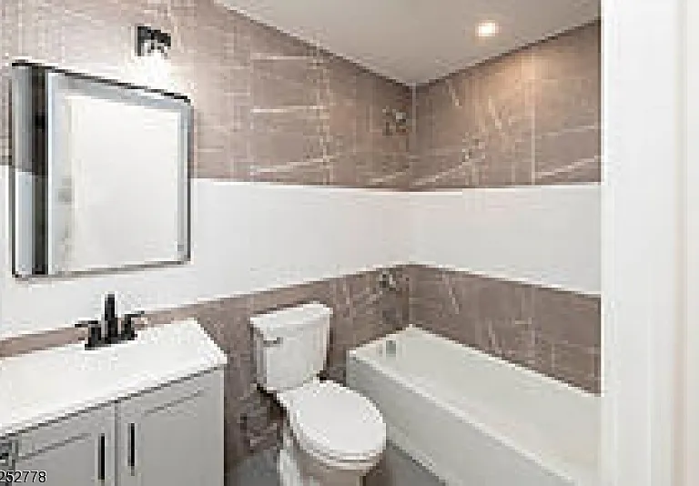 125 Broughton Ave #1 — Photo 11