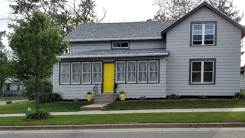 2 story/4-5 bedroom/3 baths