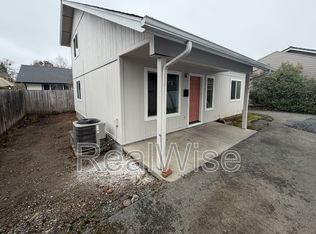 241 NE School St, Grants Pass, OR