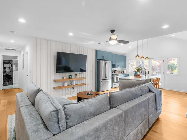 1330 Dean St, Charlotte, NC 28216