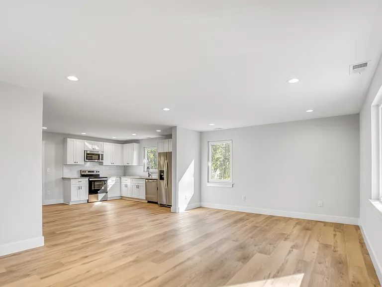 303 2nd Ave #B — Photo 2