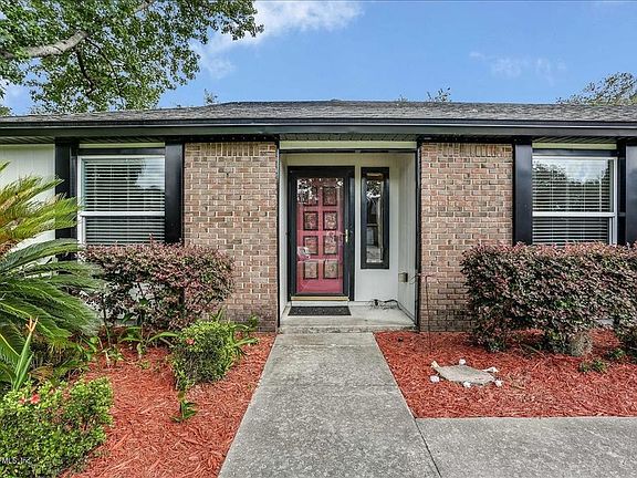 3rd image of 5239 Gathering Oaks Ct W
