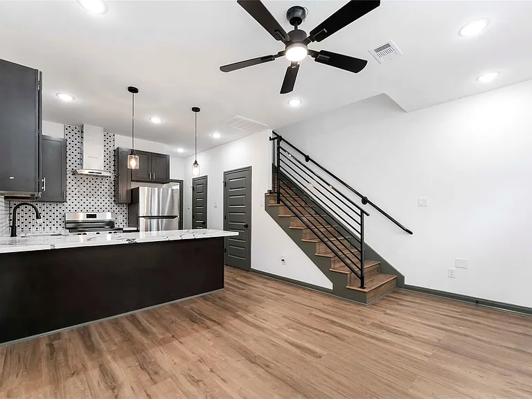 7987 Chateau St #D — Photo 12