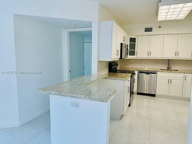 2 bed, 1181 sqft, $3,700 — Photo 2
