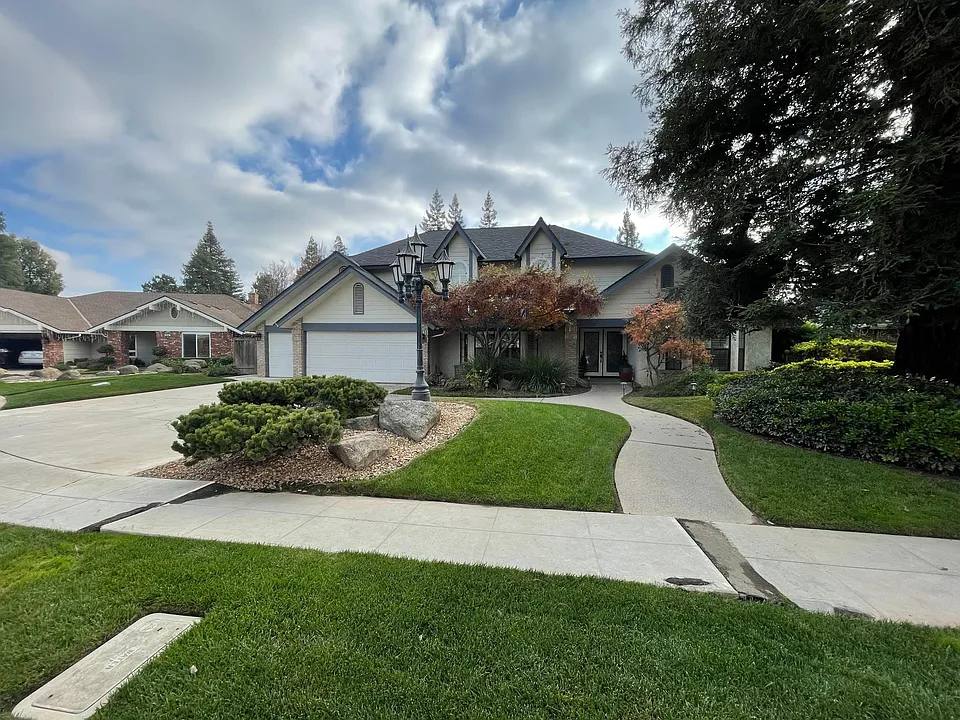 877 E Quincy Ave