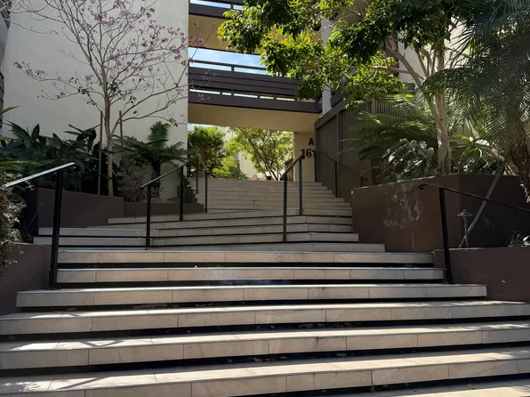 1621 Hotel Cir S, San Diego, CA