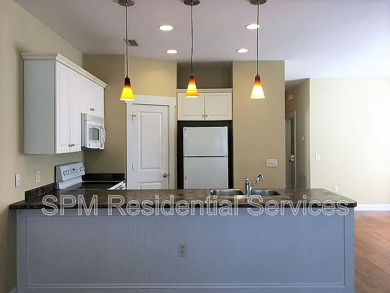3 bed, 2.0 bath, 1240 sqft, $1,500 — Photo 2