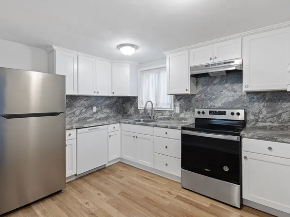 5 Royal Dane Dr APT 46, Marshfield, MA 02050