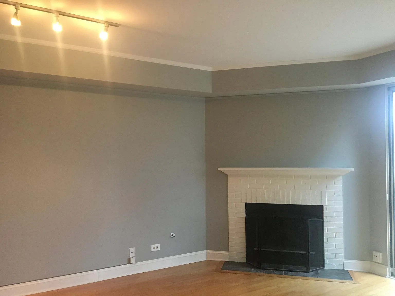 1291 Cranbrook Dr — Photo 2