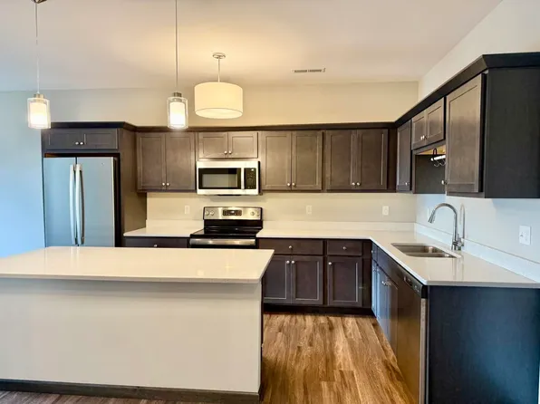 2871 Spring Rose Cir #206, Coralville, IA 52241