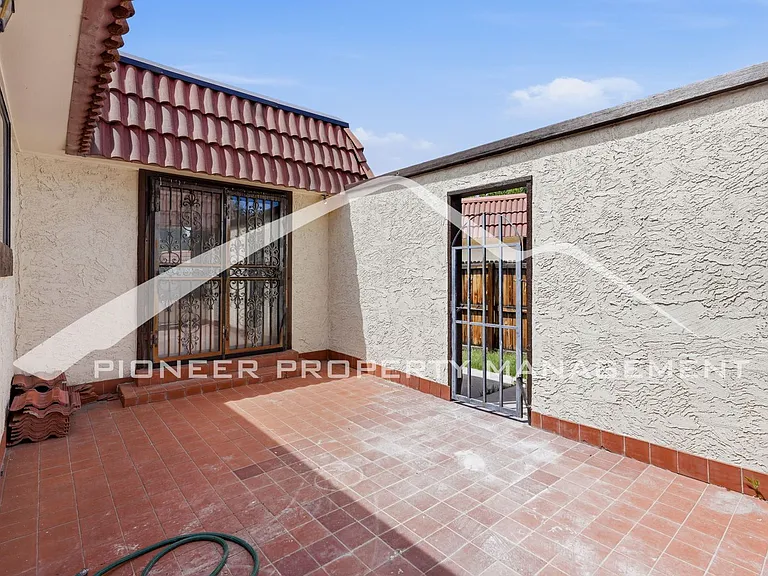 1465 S Troy St — Photo 18
