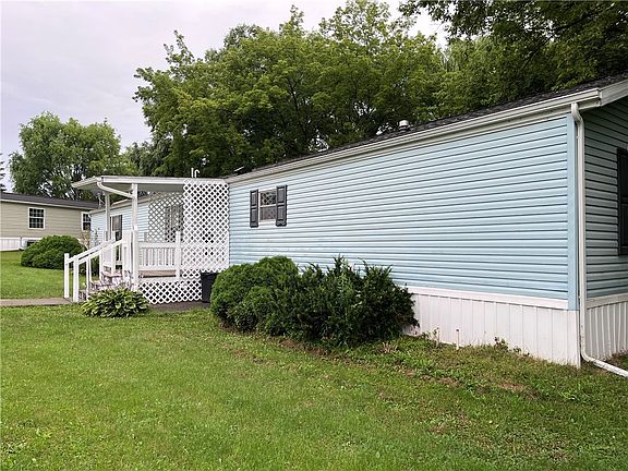3rd image of 15 Arrowhead Dr