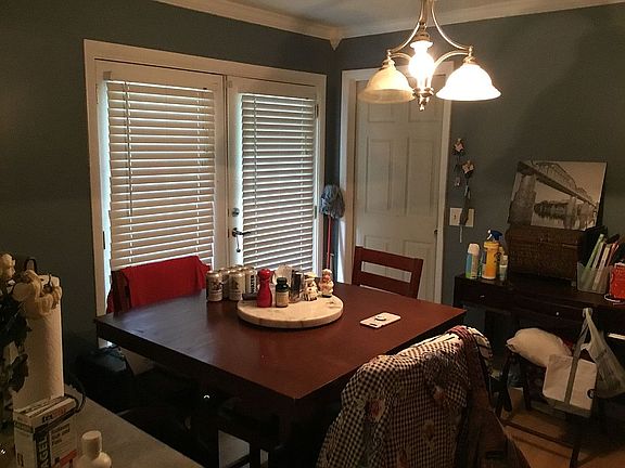 5th image of 643 Courtney Ln