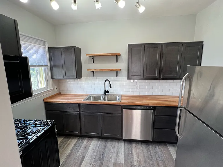 124 Prospect Ave SE #4 — Photo 2