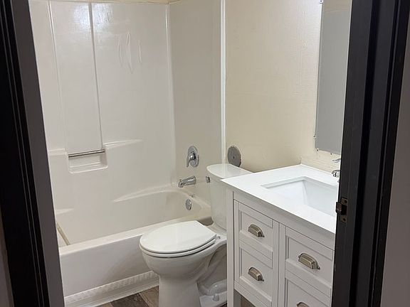 4th image of 827 Evergreen Dr #101-204