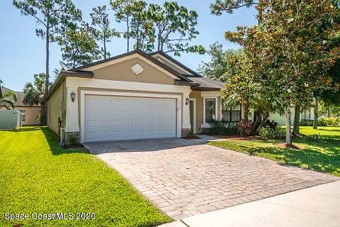 4 bed, 2.0 bath, 2026 sqft, $2,500 — Photo 1