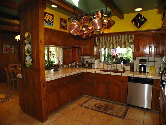 Darling kitchen with fireplace