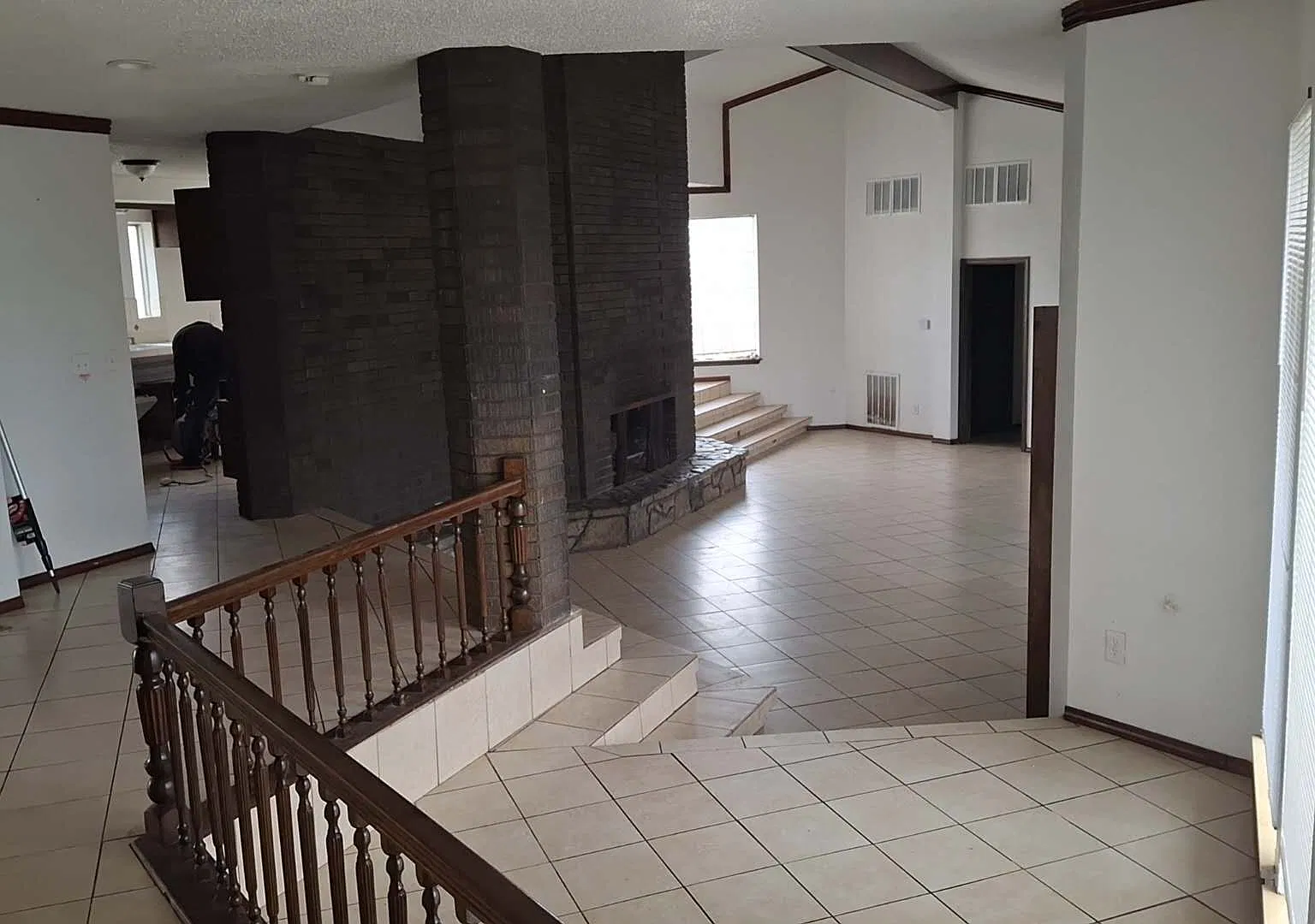 4 bed, 3435 sqft, $1,999 — Photo 3
