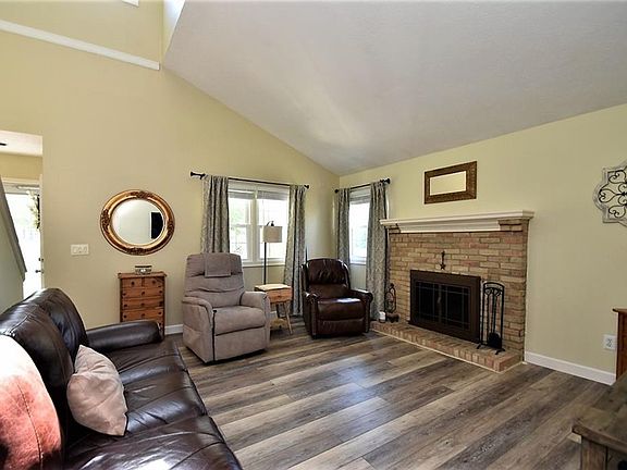 4th image of 1480 Peppercorn Ct #7-11
