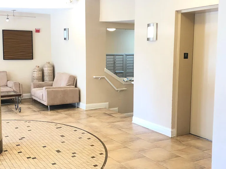 1000 E Woodlawn Rd #222 — Photo 11