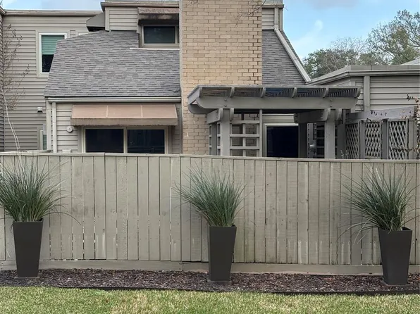 11519 Riverview Dr, Houston, TX 77077