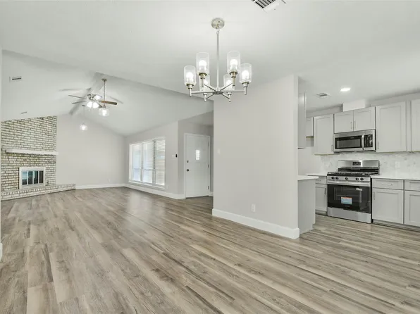 22 Cozumel Cir, Galveston, TX 77554