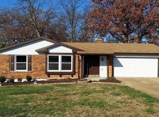 1677 Sunnyridge Rd, Ellisville, MO 63011