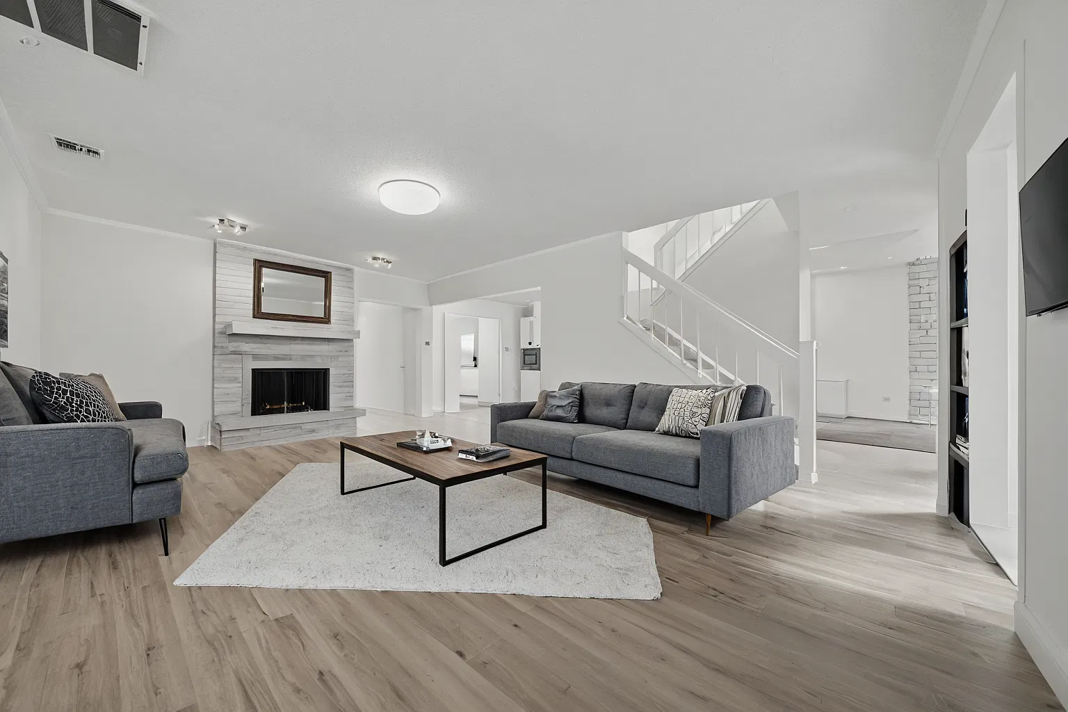6 bed, 3255 sqft, $2,950 — Photo 2