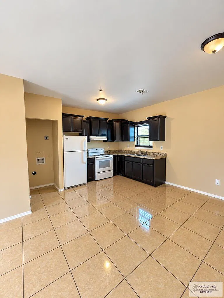 2 bed, 2.0 bath, 980 sqft, $1,350 — Photo 4