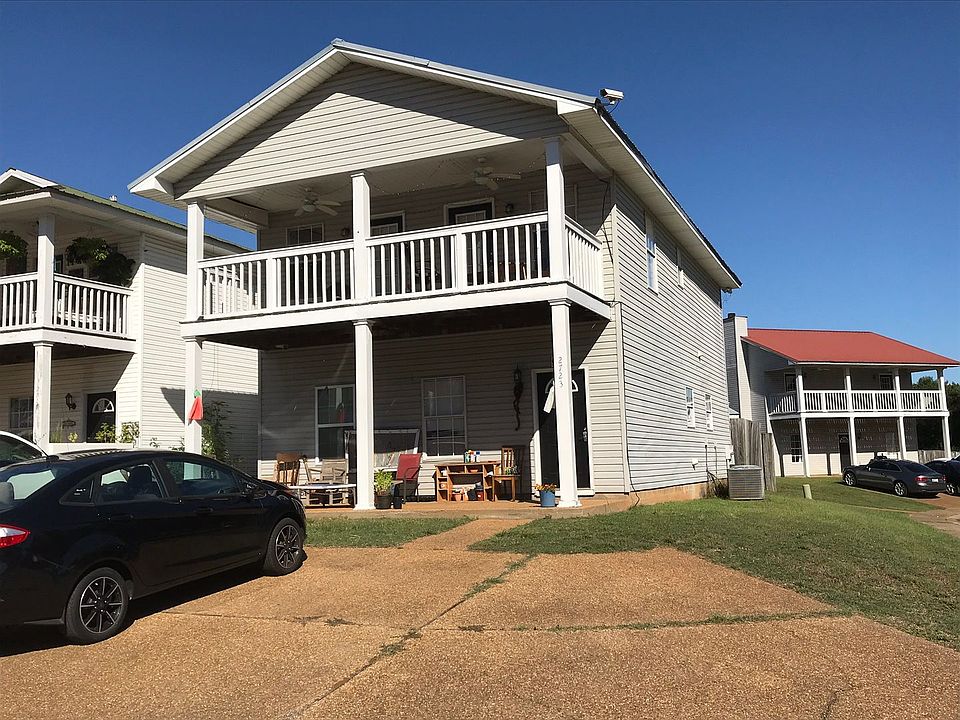 2nd image of 2723 Sumner Pl