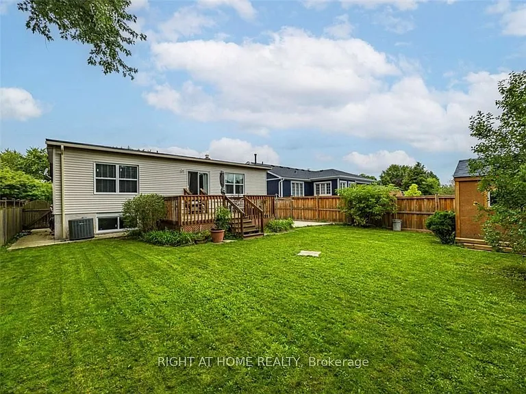 6913 Shelter Bay Rd #UPPER — Photo 26
