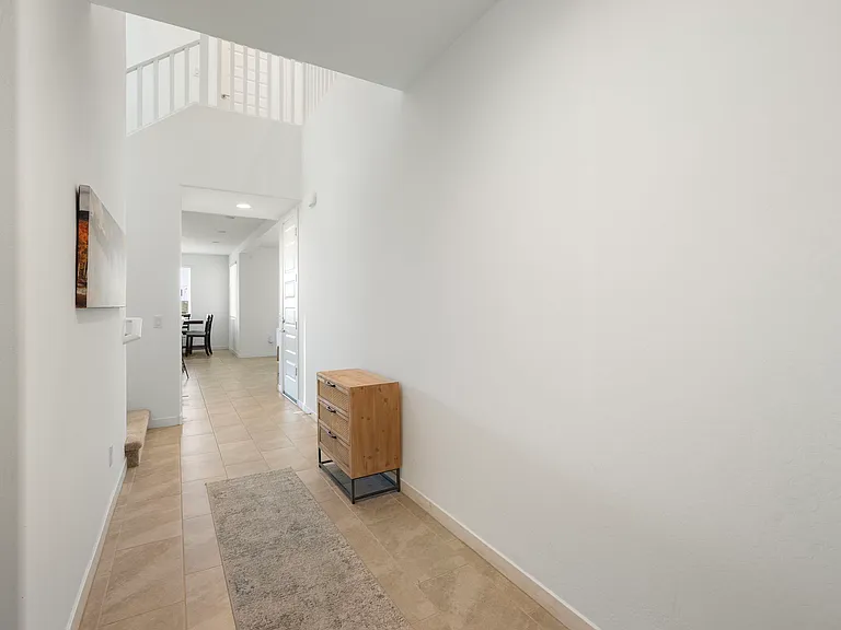 3110 E Hayfield Way — Photo 2