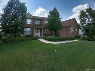 965 Watersmeet Dr, Oxford, MI