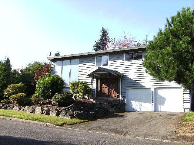 3 bedrooms, 2 bathrooms 1820 sq ft multi-level home