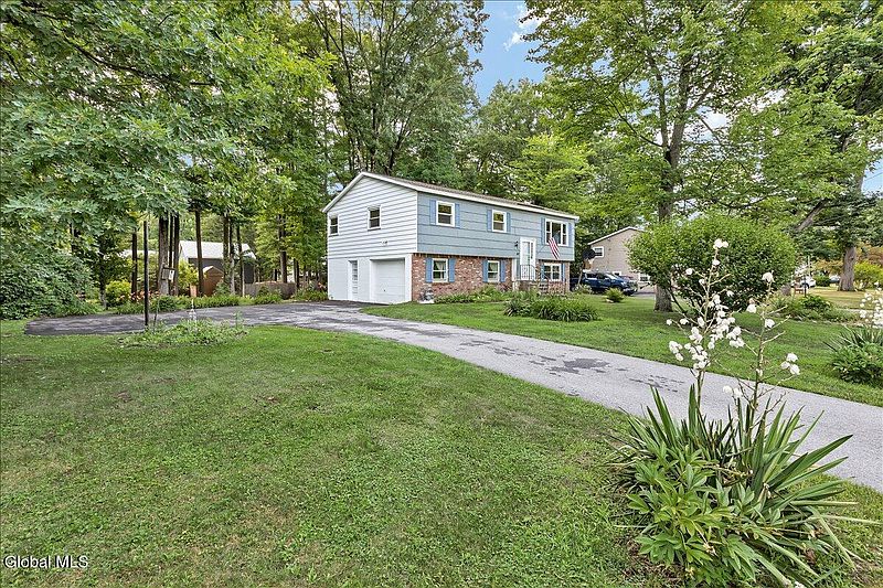 3rd image of 40 Oakwood Boulevard