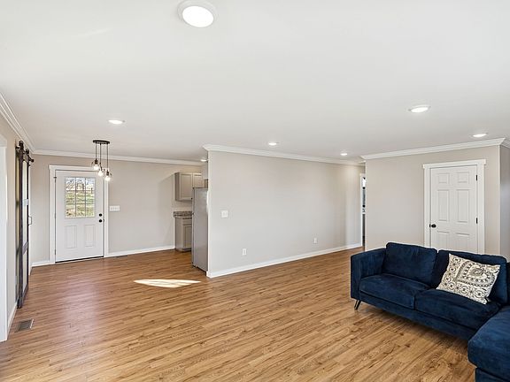 5th image of 3770 Penile Hill Rd