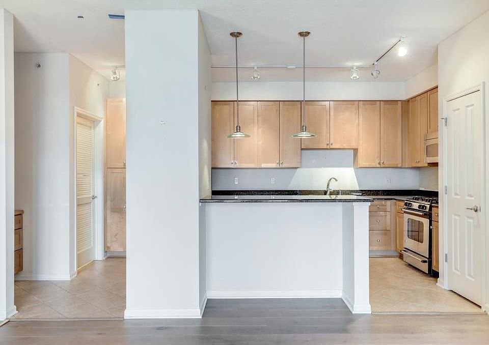 1st image of 500 Grant St E #2207
