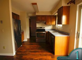 608 Lambkins Rd, Saline, MI 48176