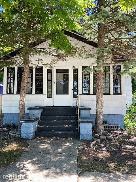 1712 Hoyt St photo 1