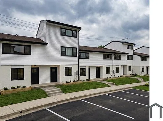 2 bed, $2,042 — Photo 3